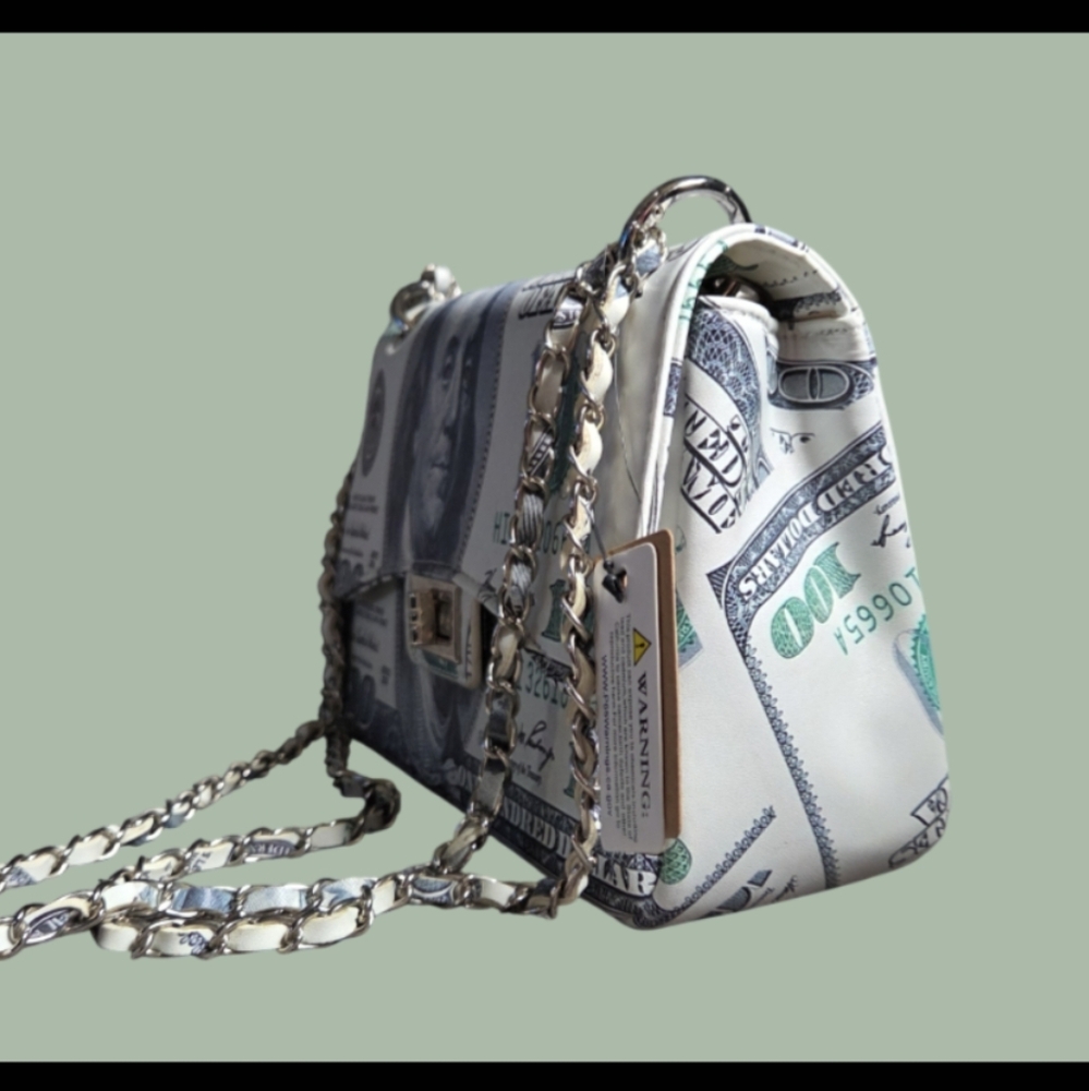 Stylish ($100 Print) Benjamin Franklin Chain Crossbody Novelty Bag - Picture 4 of 9